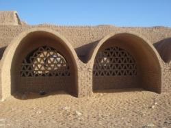 le-village-de-hassan-fathy-kharga.jpg